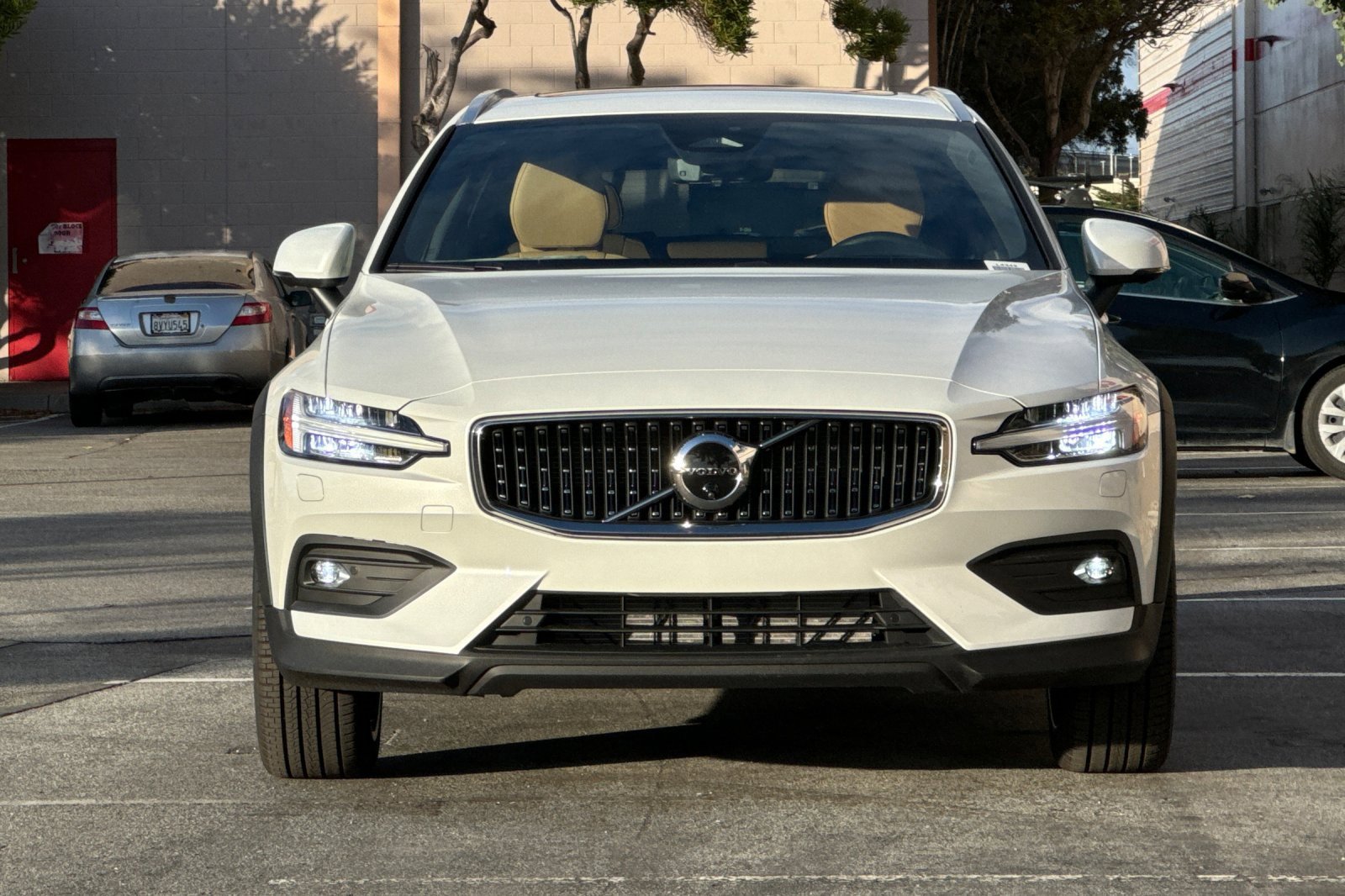 New 2026 Volvo V60 B5 Cross Country Ultra w/ Protection Package Premier image 8