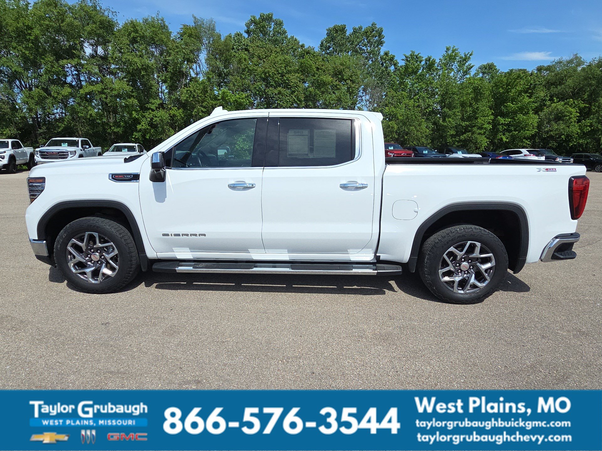 Used 2023 GMC Sierra 1500 SLT w/ SLT Premium Package AWD/4WD image 5