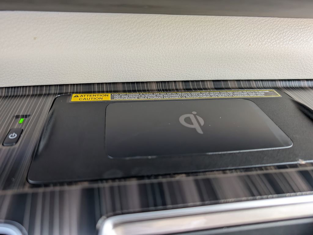 Used 2022 Toyota Sienna Limited image 28