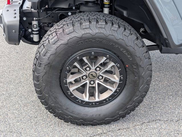 Used 2025 Jeep Gladiator Rubicon w/ Convenience Group AWD/4WD image 12