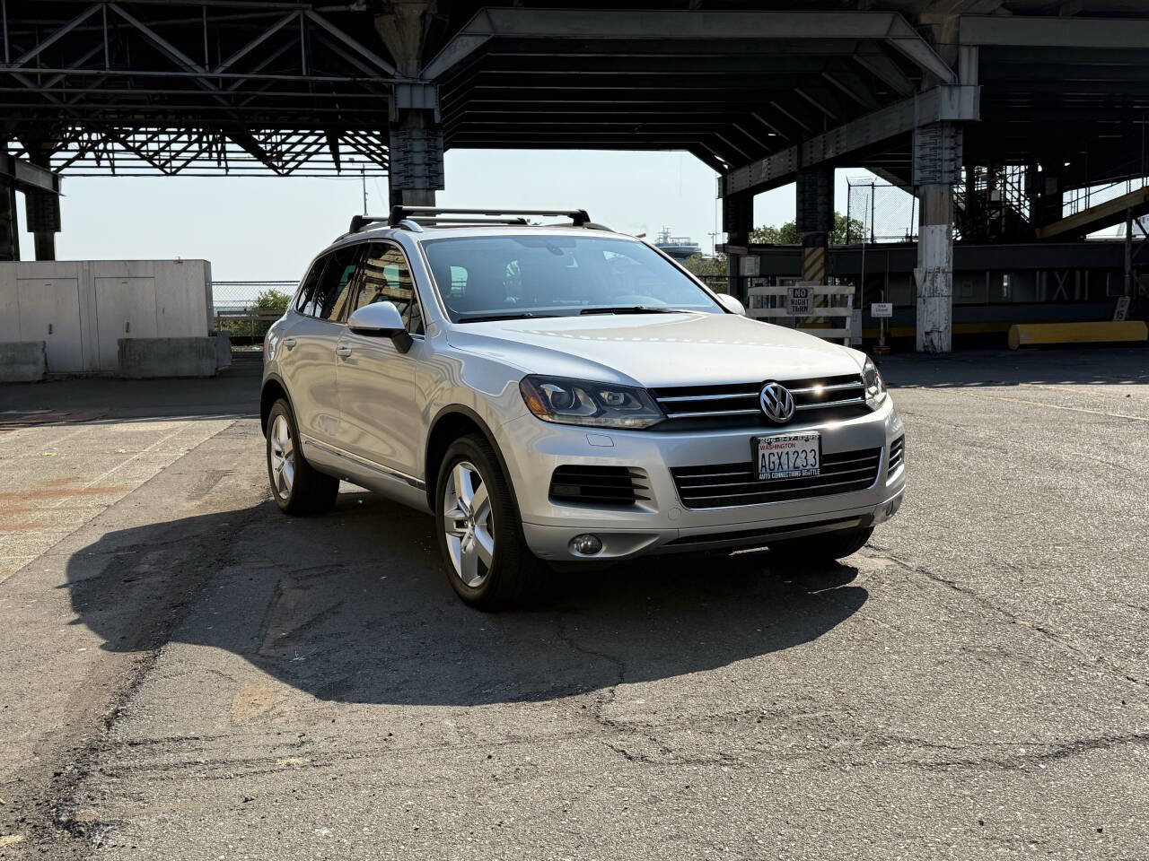 Used 2012 Volkswagen Touareg Sport image 63
