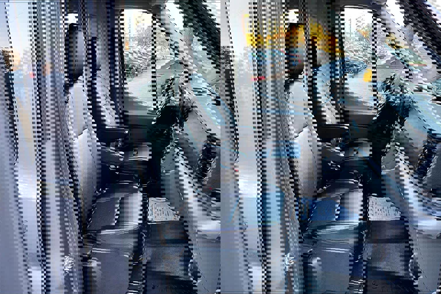 Used 2022 Ford E-Transit Medium Roof image 8