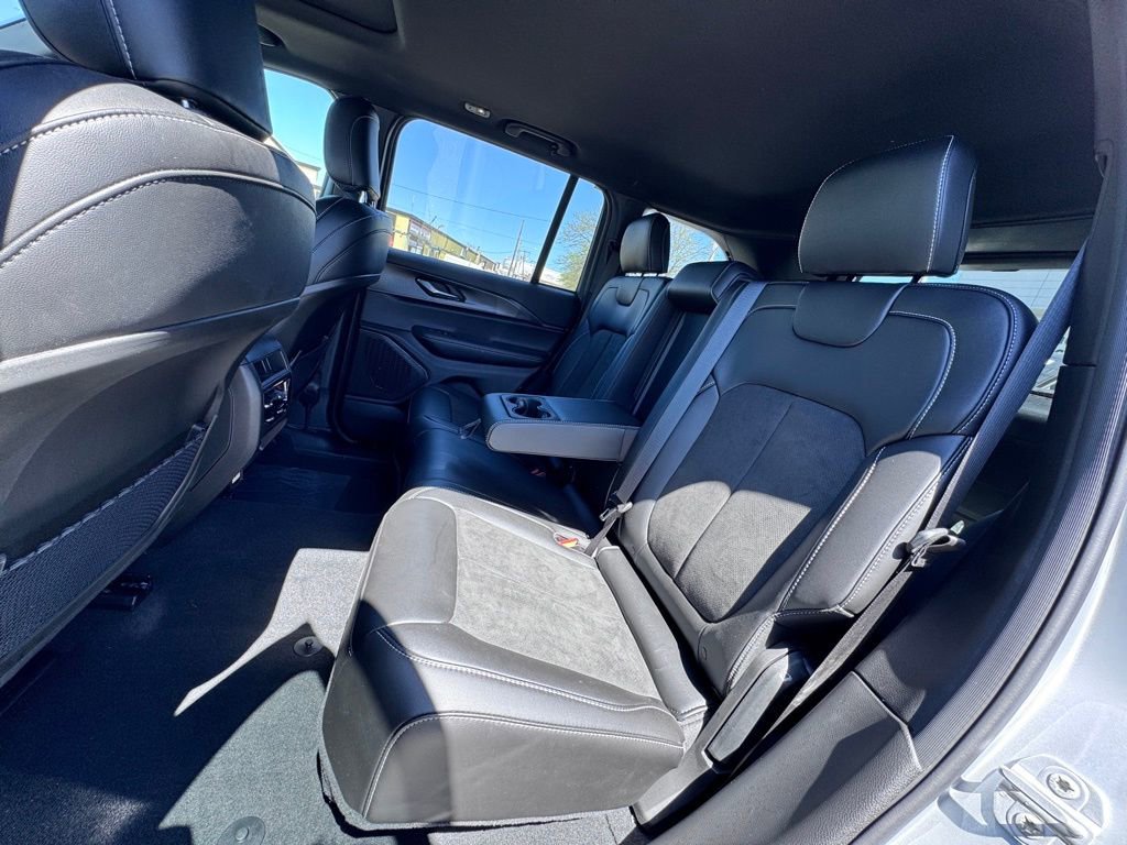 New 2025 Jeep Grand Cherokee Altitude AWD/4WD image 15