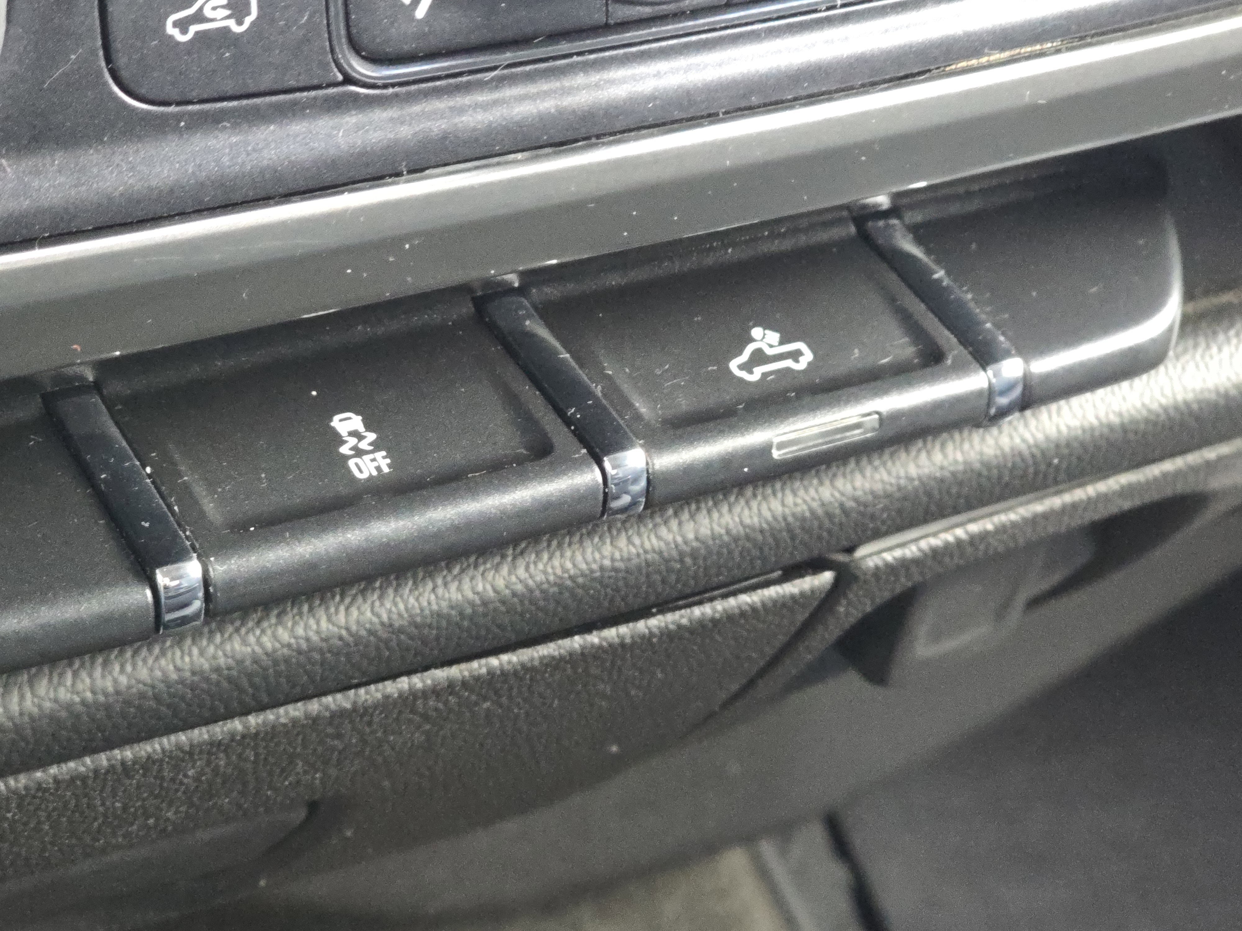 Used 2018 Chevrolet Silverado 1500 LT w/ All Star Edition image 3