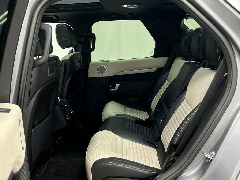 Used 2021 Land Rover Discovery S R-Dynamic image 31