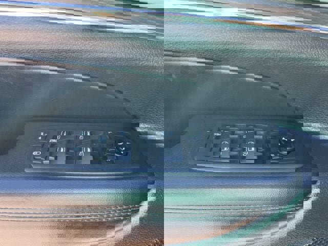 Used 2019 Jeep Grand Cherokee Limited w/ Luxury Group II AWD/4WD image 16