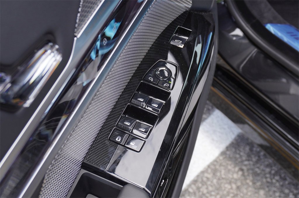 New 2025 BMW 740i w/ Executive Package image 19