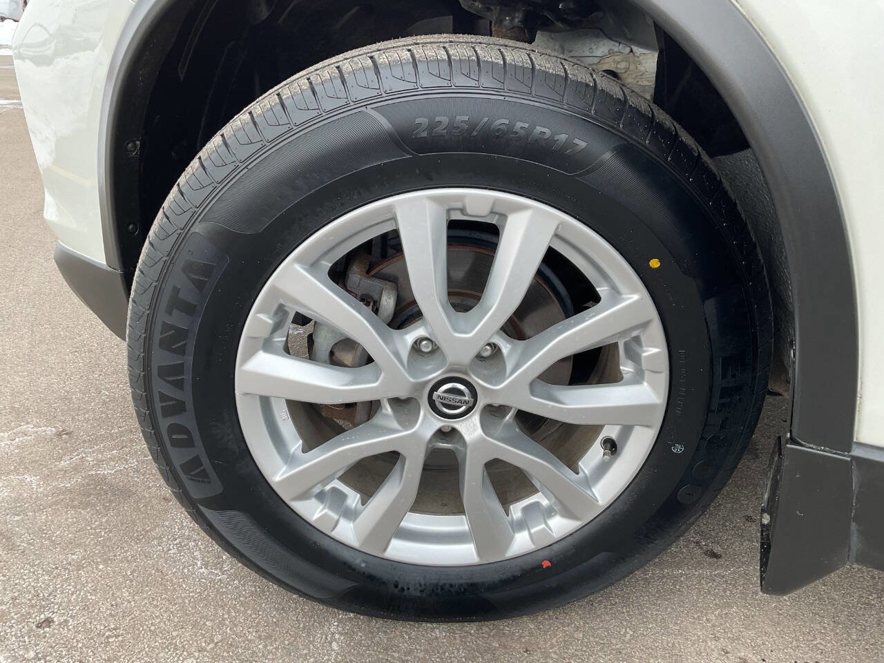 Used 2018 Nissan Rogue SV w/ Premium Package image 44