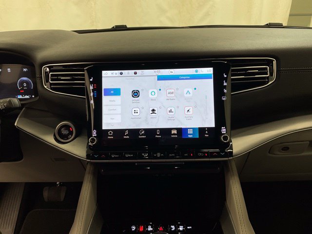 New 2026 Jeep Grand Wagoneer L Limited AWD/4WD image 17