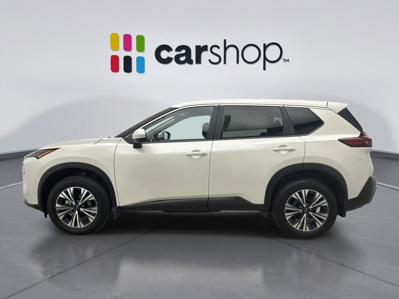 Used 2023 Nissan Rogue SV image 2