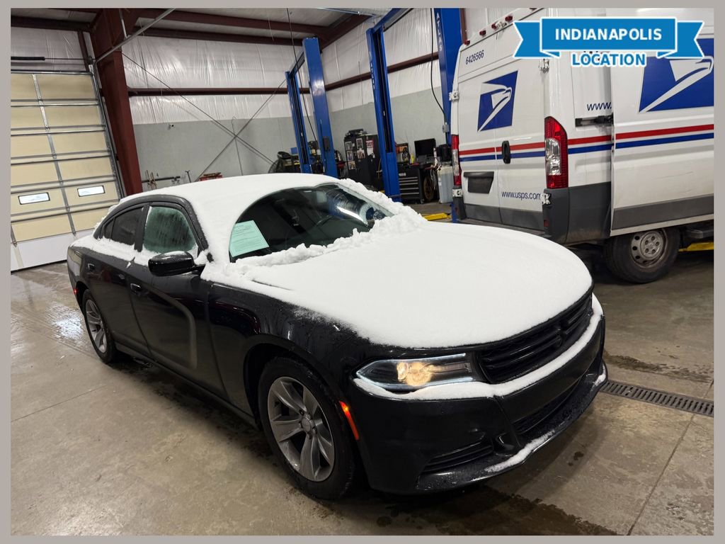 Used 2015 Dodge Charger SXT image 1