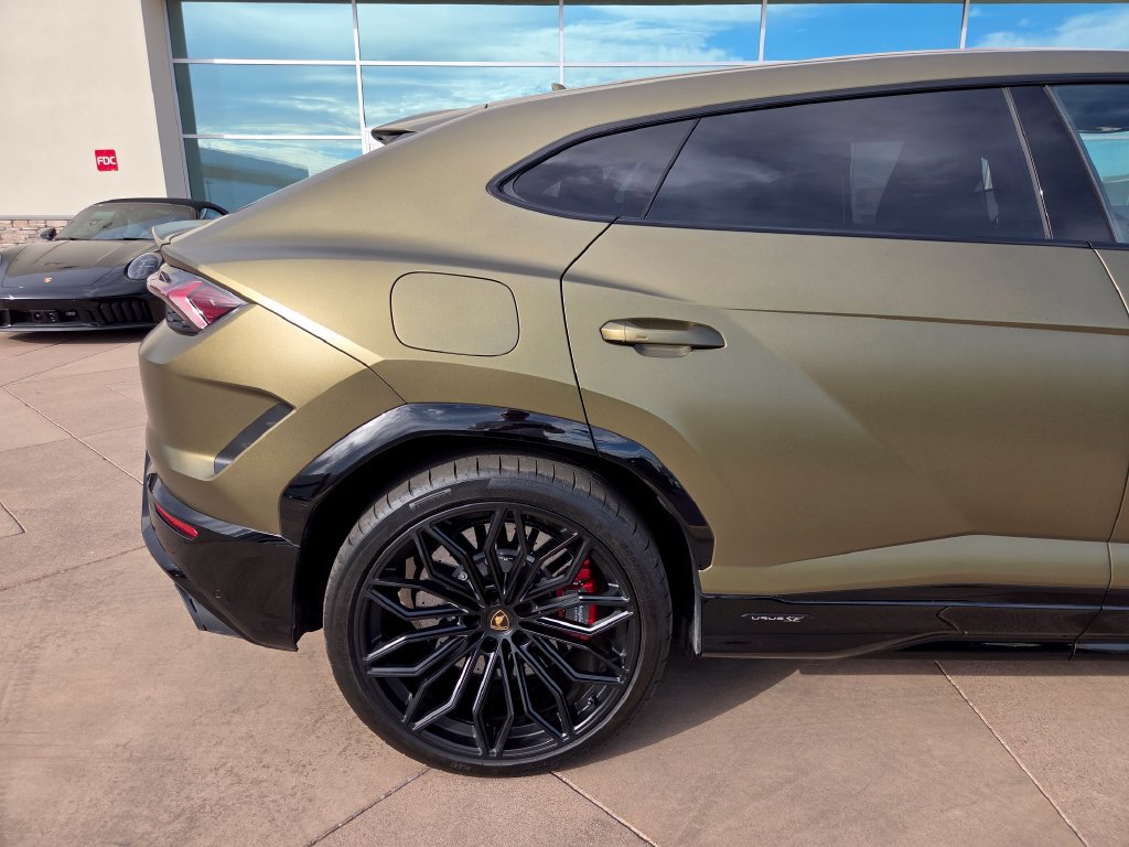 Used 2025 Lamborghini Urus SE AWD/4WD image 11