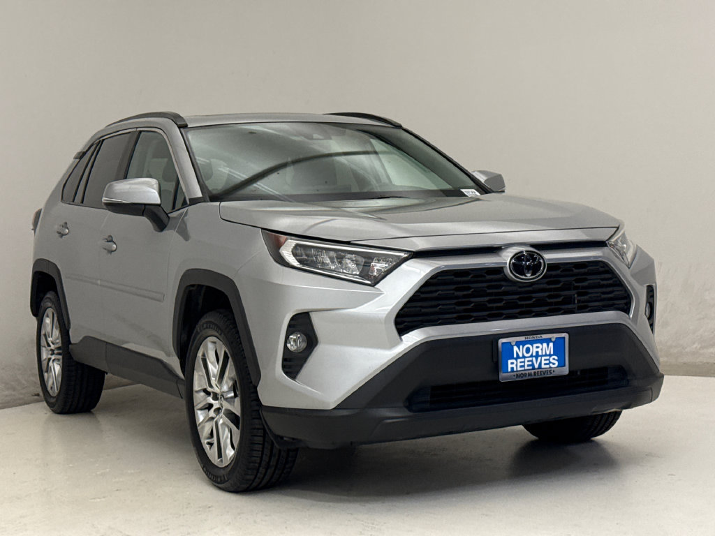 Used 2020 Toyota RAV4 XLE Premium FWD image 4