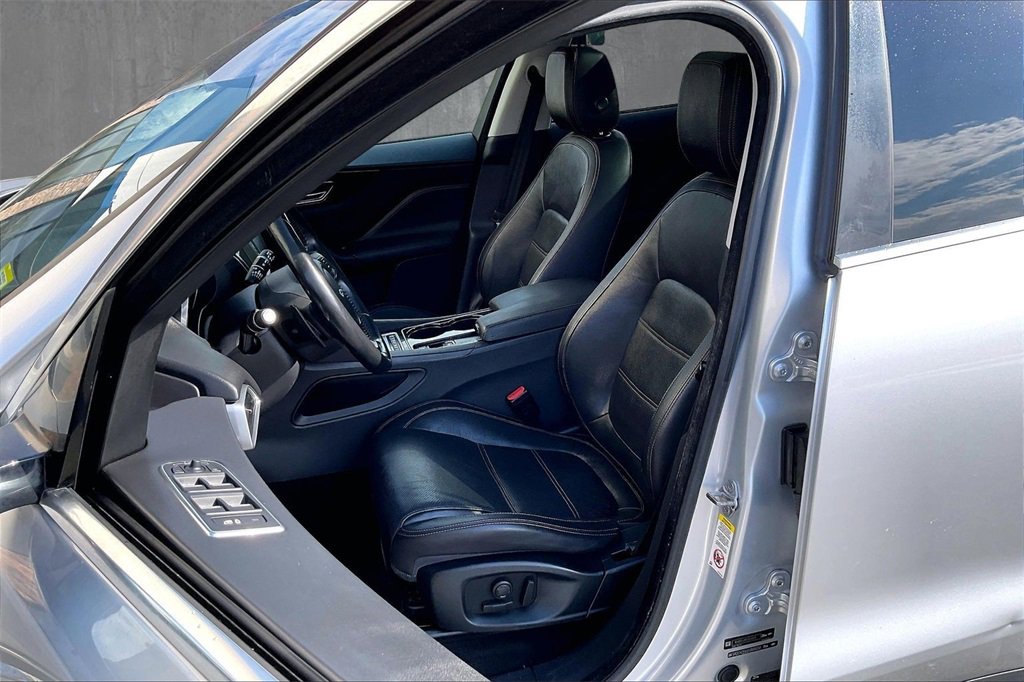 Used 2017 Jaguar F-PACE Prestige image 21