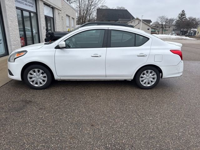 Used 2015 Nissan Versa SV image 10