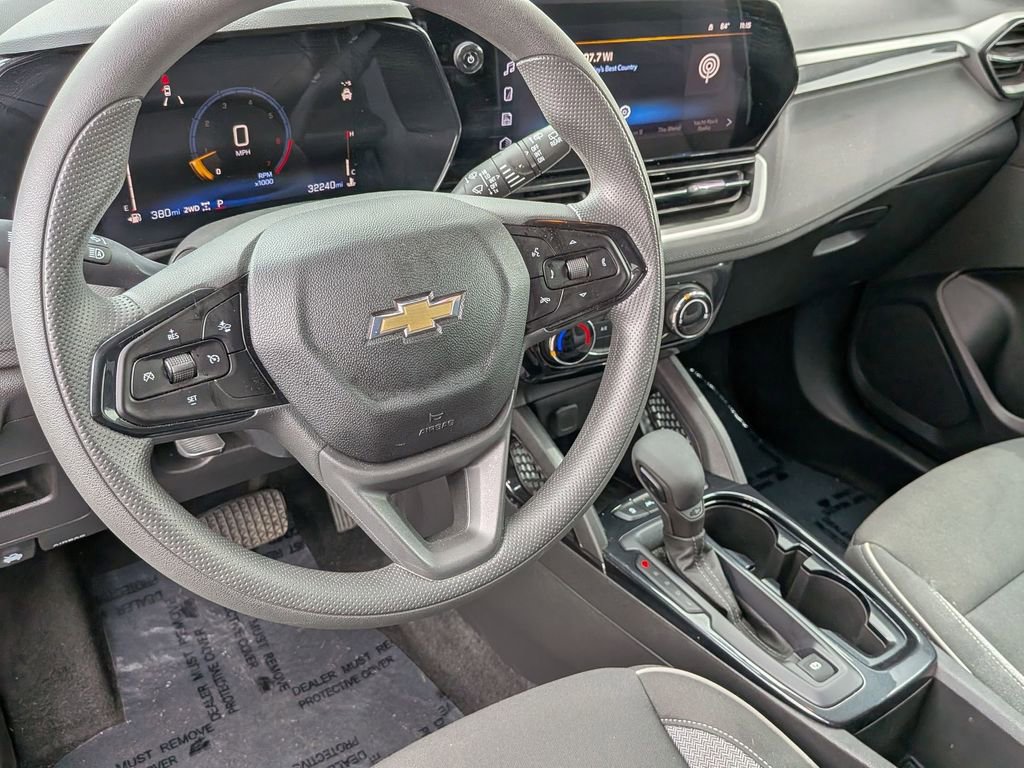 Used 2025 Chevrolet TrailBlazer LT AWD/4WD image 14