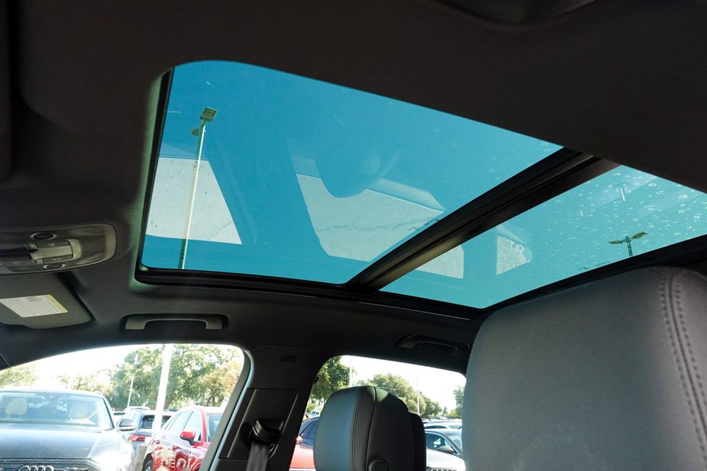 Used 2025 Audi Q3 2.0T Premium Plus w/ Premium Plus Package image 24