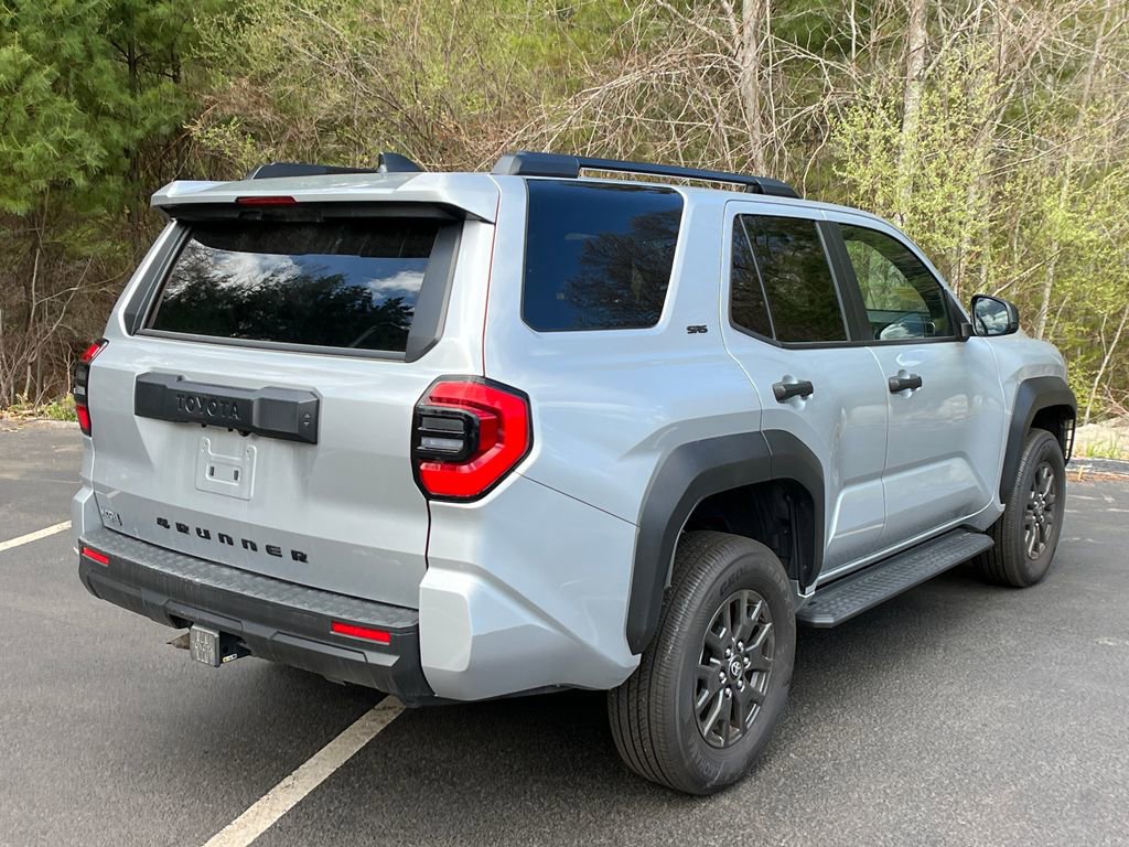 Used 2025 Toyota 4Runner SR5 AWD/4WD image 5