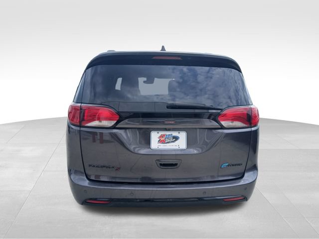 Used 2020 Chrysler Pacifica Limited w/ Quick Oder Package 2EV RED-S FWD image 4