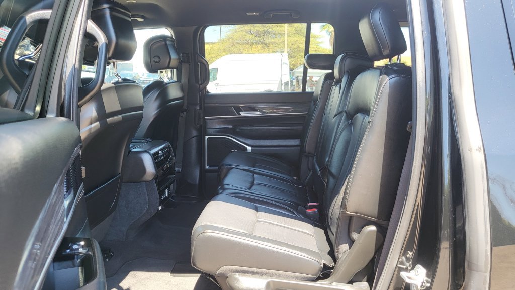 Used 2024 Jeep Wagoneer Series II w/ Flexible Seating Group AWD/4WD image 26