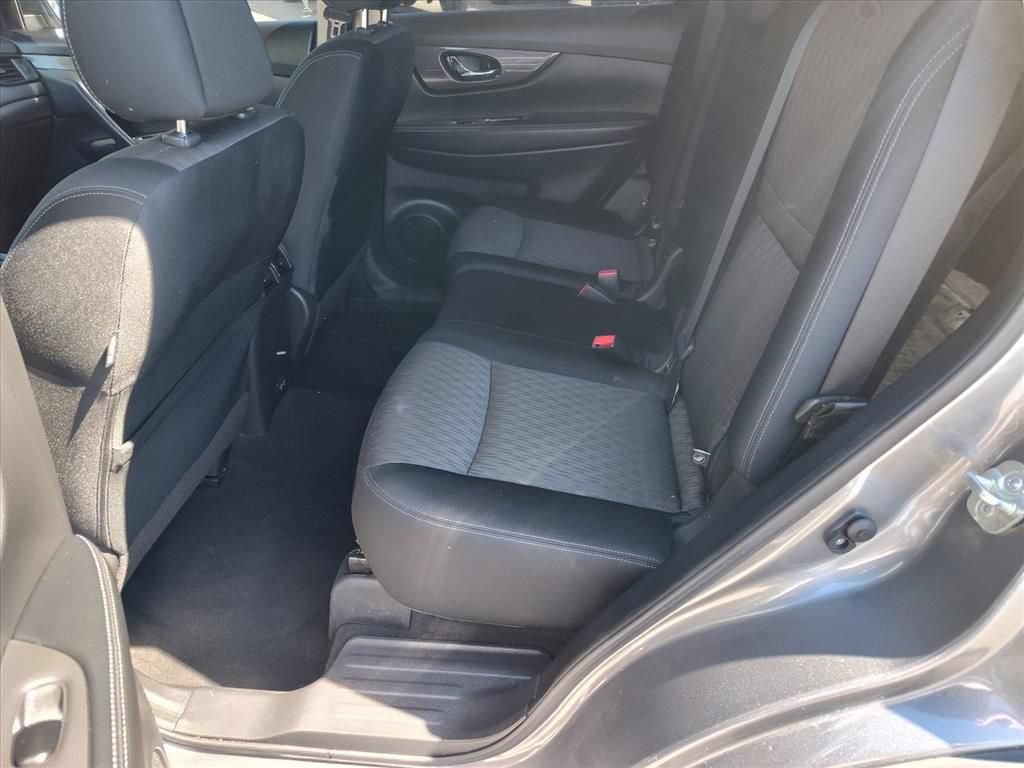 Used 2020 Nissan Rogue SV FWD image 11