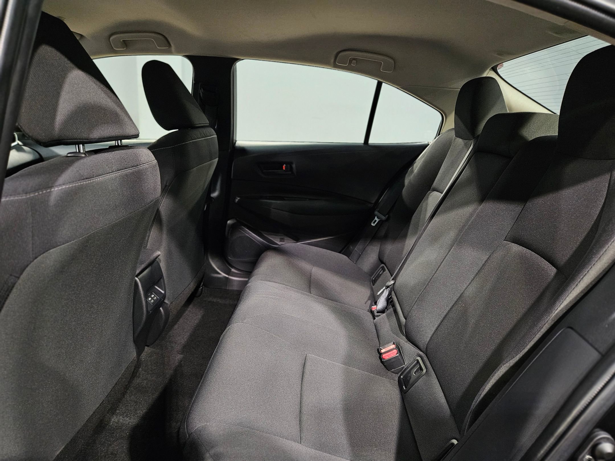 Used 2025 Toyota Corolla LE image 34