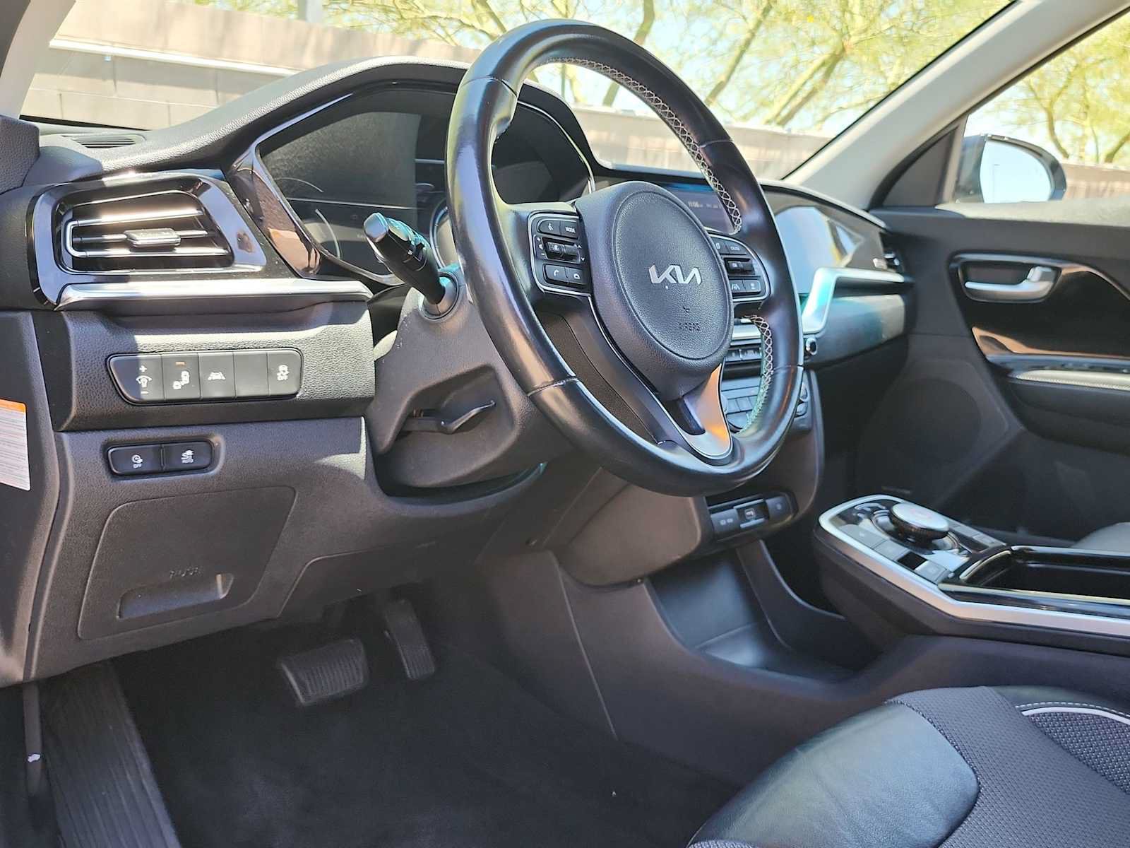 Used 2022 Kia Niro EX FWD image 10