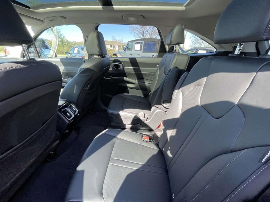 Certified 2025 Kia Sorento SX image 23