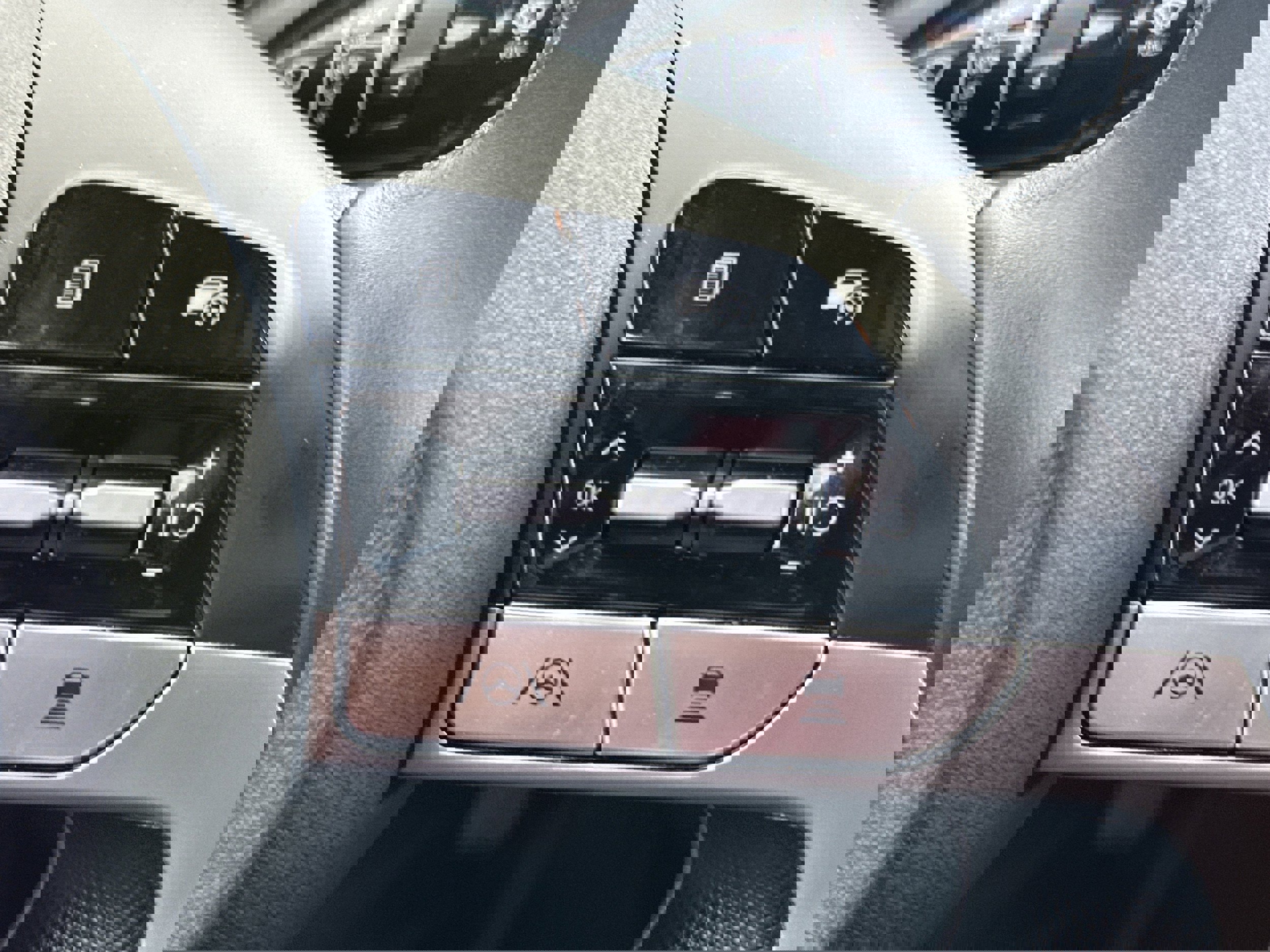 Used 2025 Hyundai Elantra SEL image 25