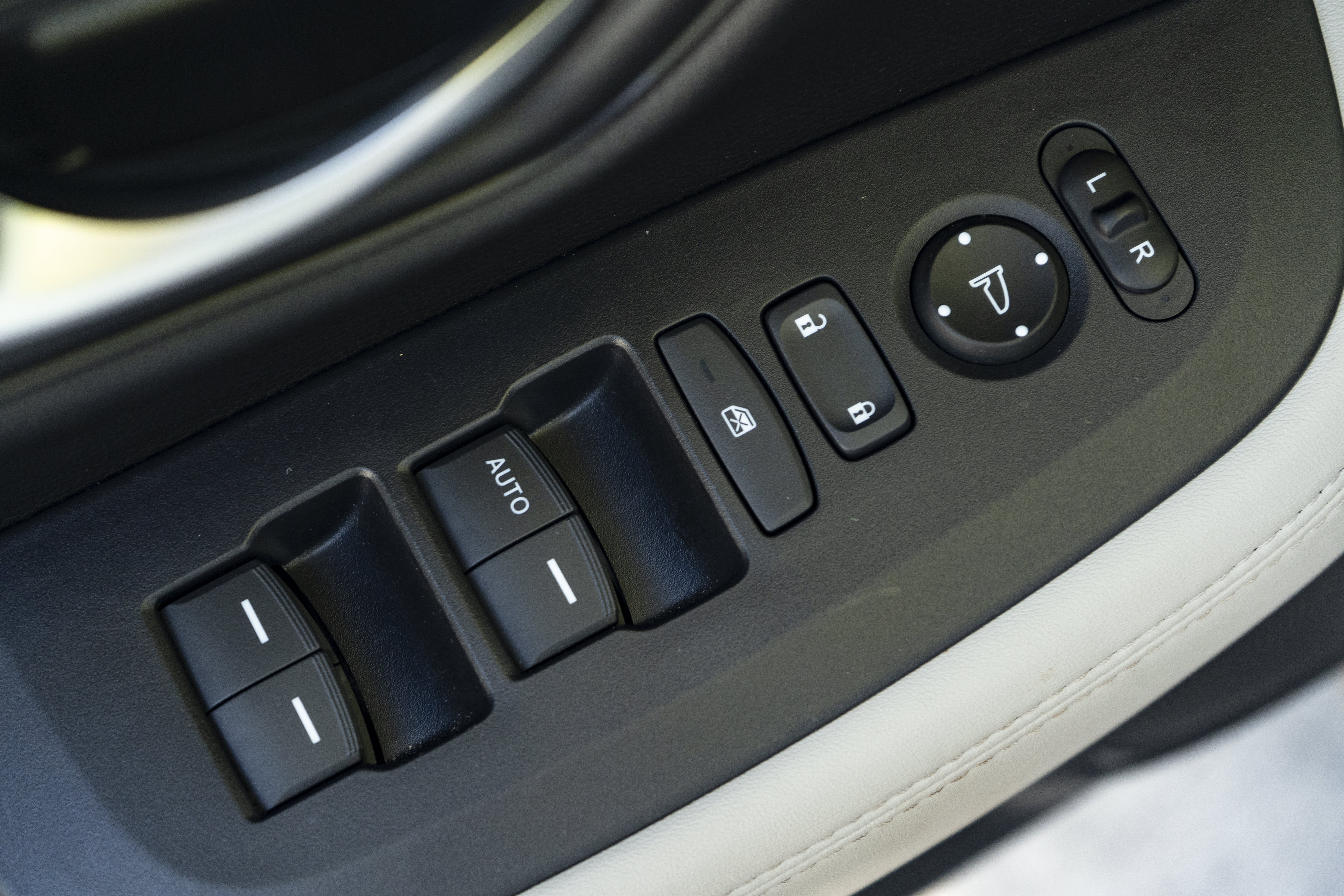 Certified 2024 Honda HR-V LX image 38