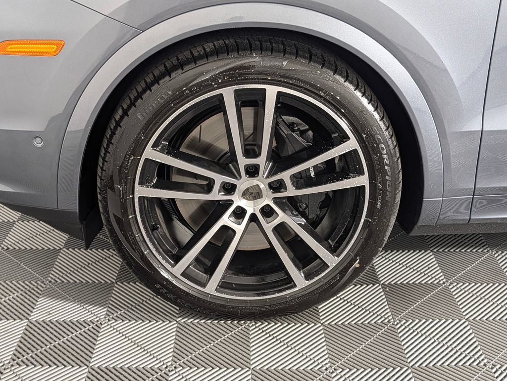 New 2026 Porsche Cayenne Turbo AWD/4WD image 11