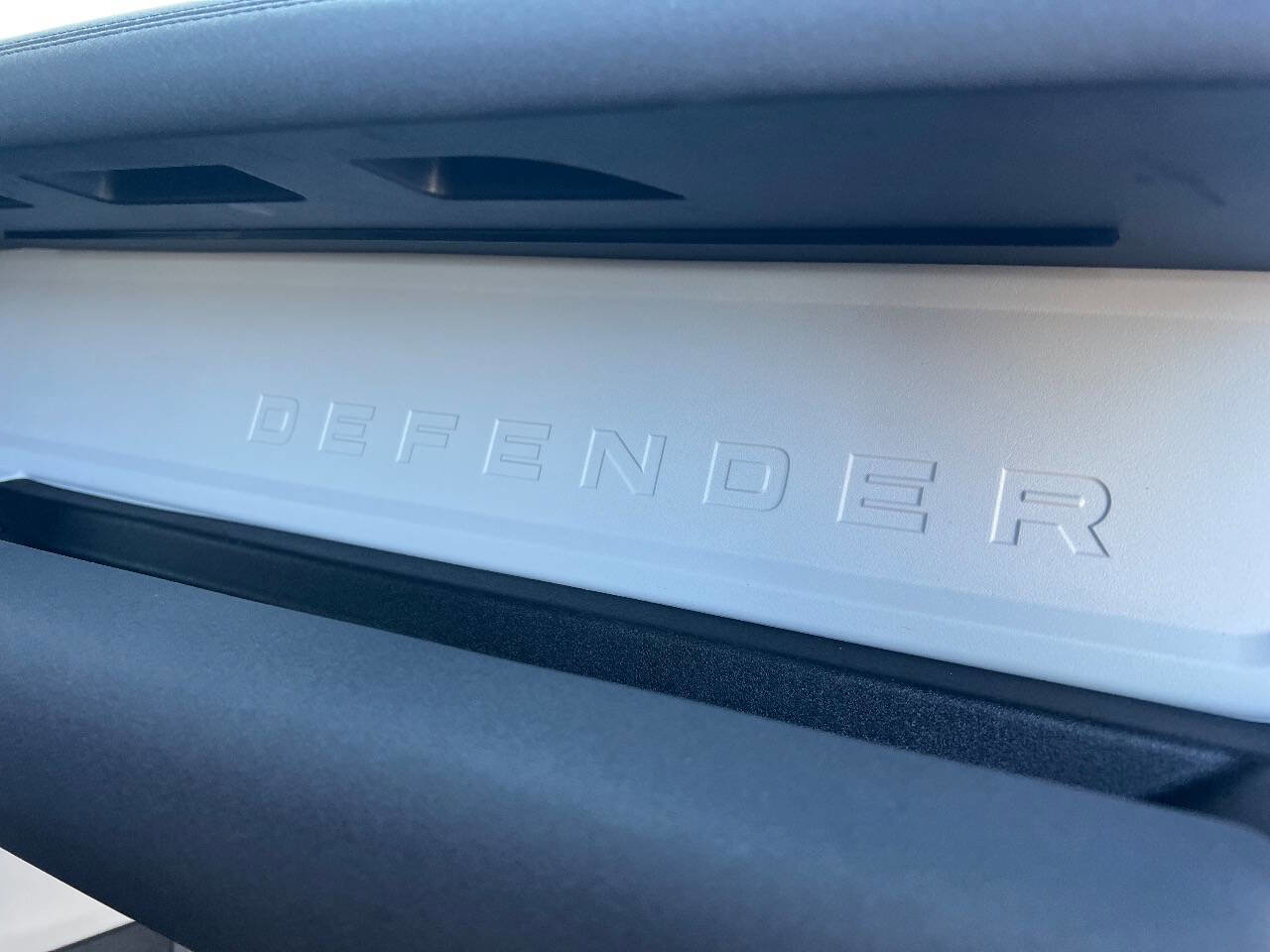 Used 2023 Land Rover Defender 110 SE image 29