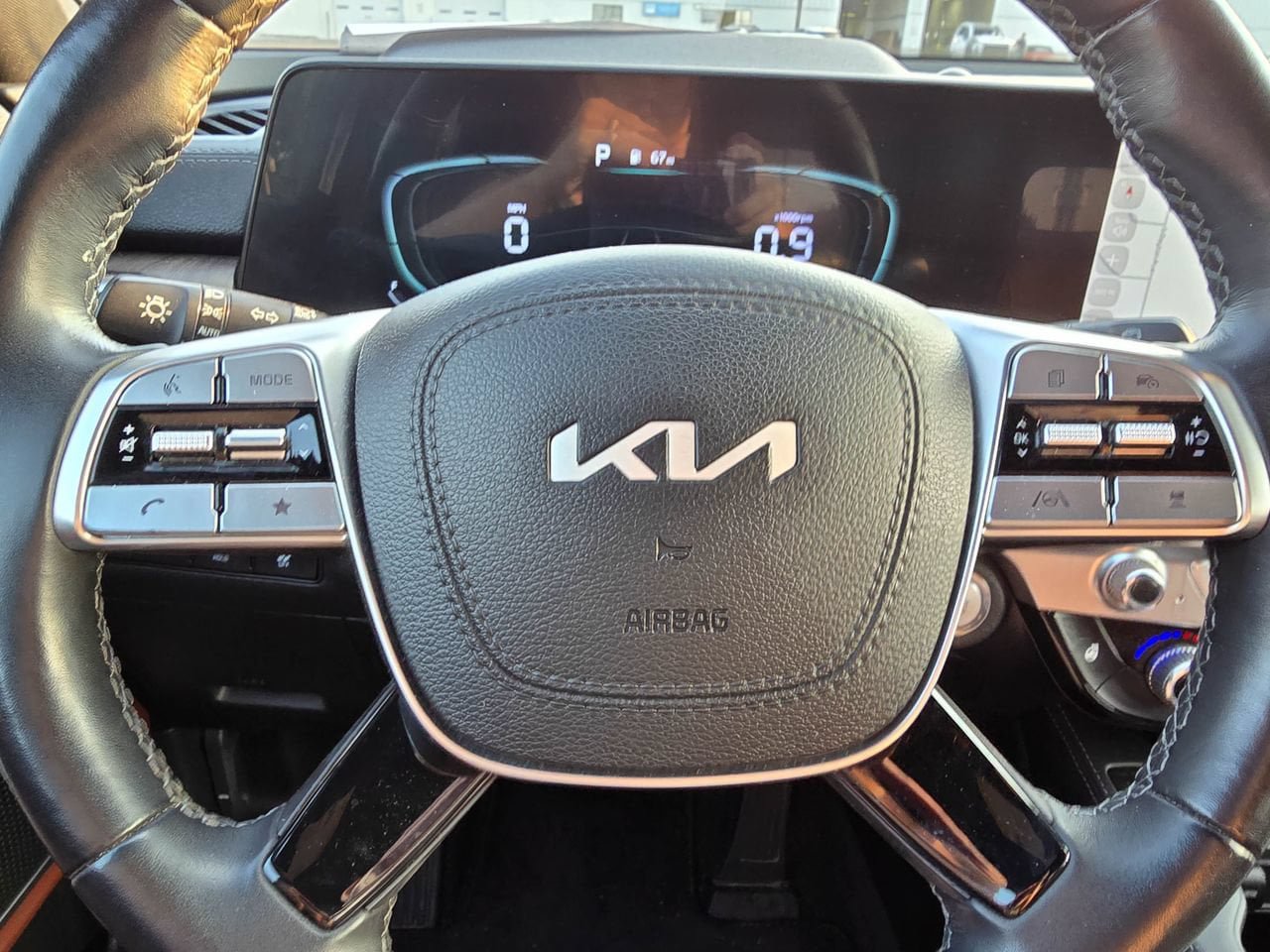 Used 2024 Kia Telluride EX w/ EX Captain's Chair Package AWD/4WD image 21