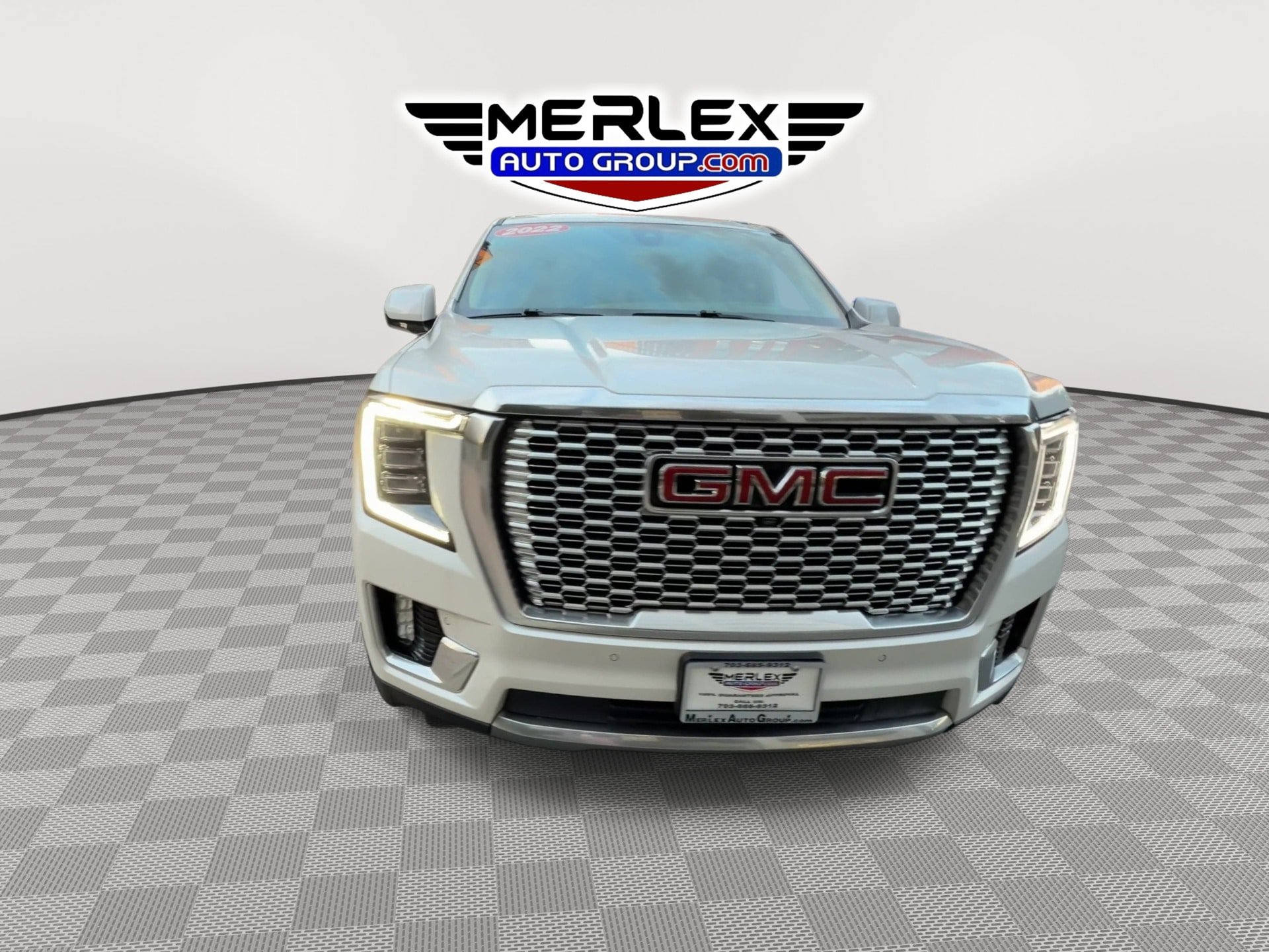 Used 2022 GMC Yukon XL Denali w/ Advanced Technology Package AWD/4WD image 3
