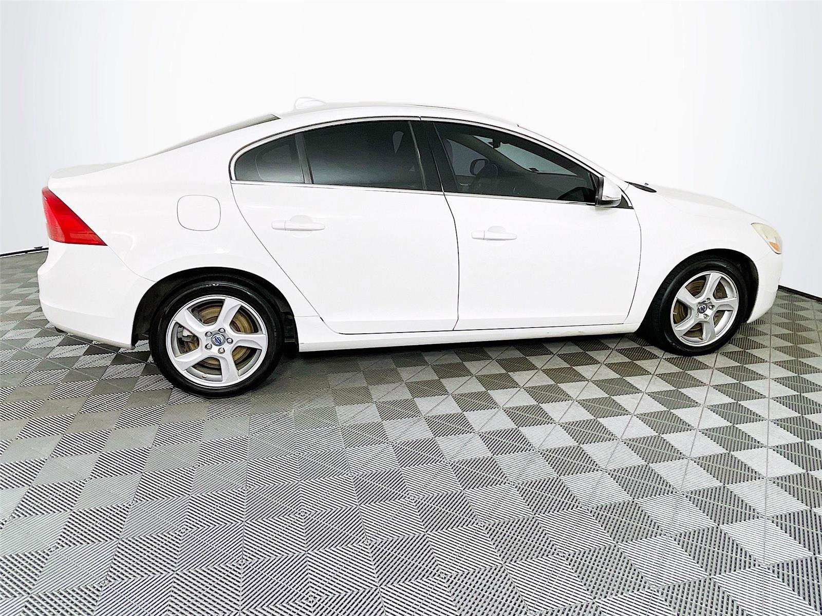 Used 2012 Volvo S60 T5 image 10