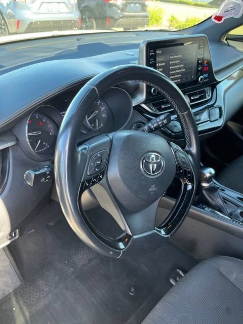 Used 2019 Toyota C-HR XLE FWD image 13