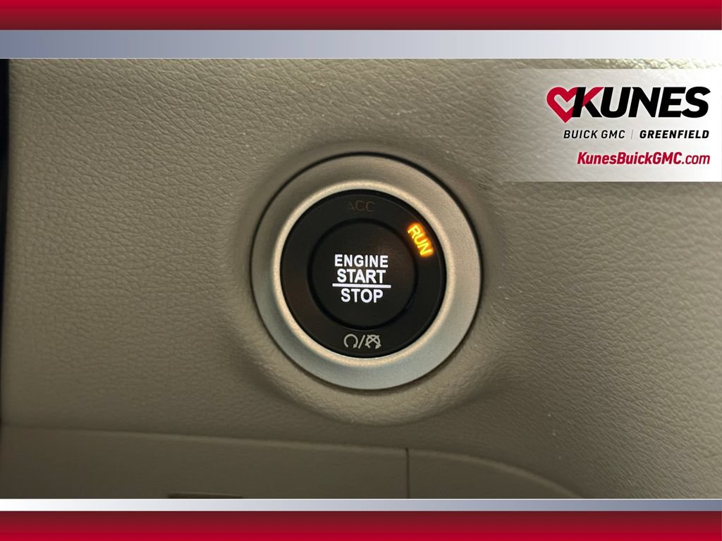 Used 2024 Chrysler Pacifica Touring-L FWD image 31
