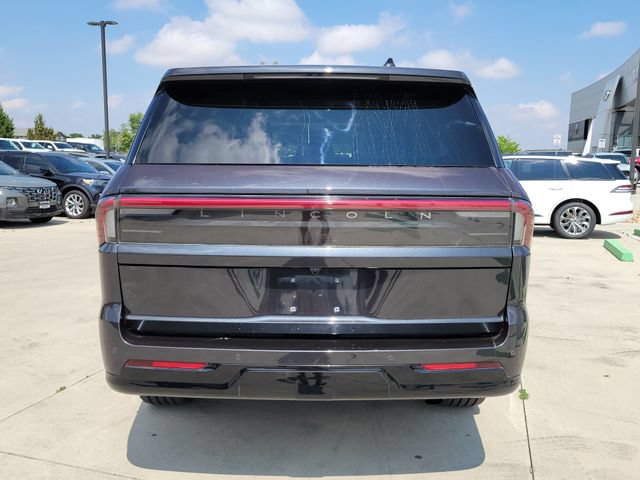 Certified 2025 Lincoln Navigator Reserve AWD/4WD image 12