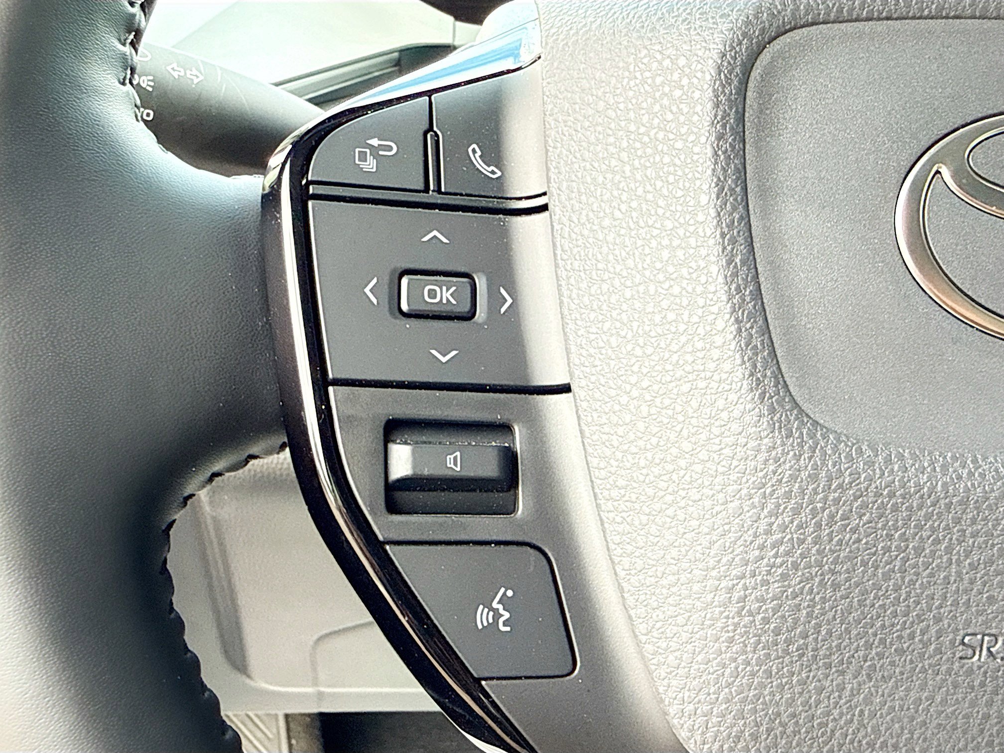 Used 2024 Toyota Prius Limited FWD image 37