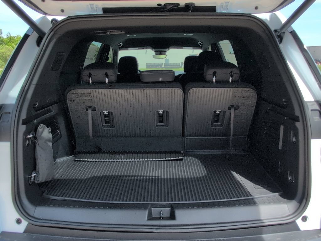 New 2026 Chevrolet Traverse LT w/ Driver Confidence Package FWD image 11