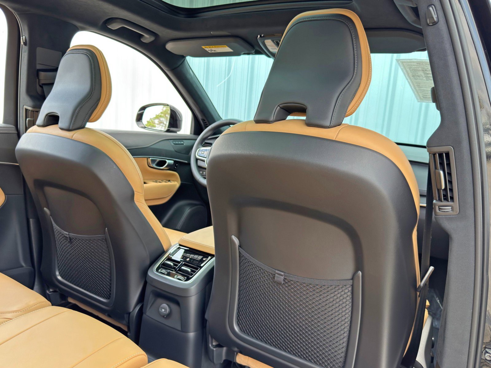 Used 2024 Volvo XC90 T8 Ultimate w/ Lounge Package image 35