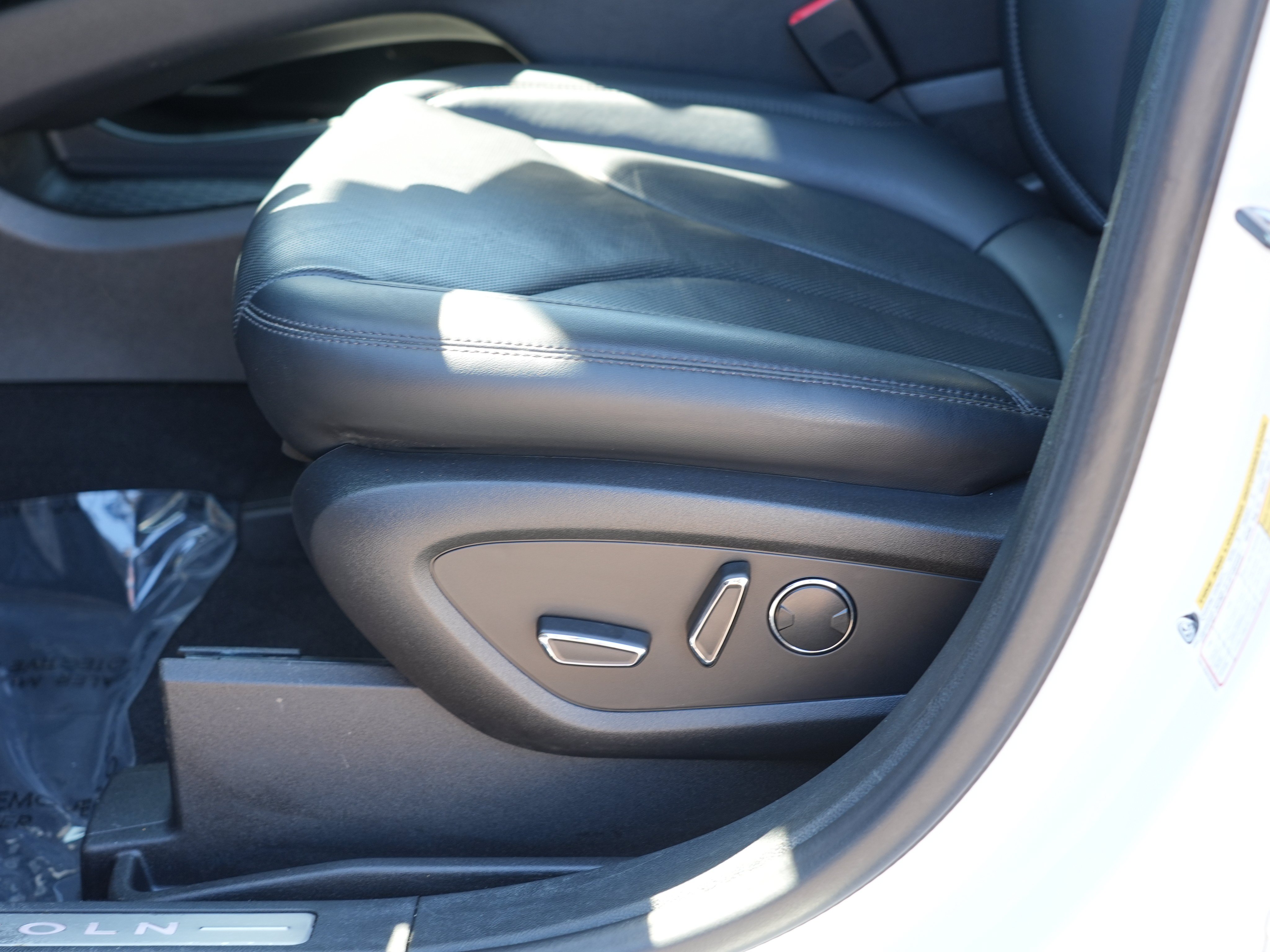 Used 2022 Lincoln Nautilus Reserve AWD/4WD image 17