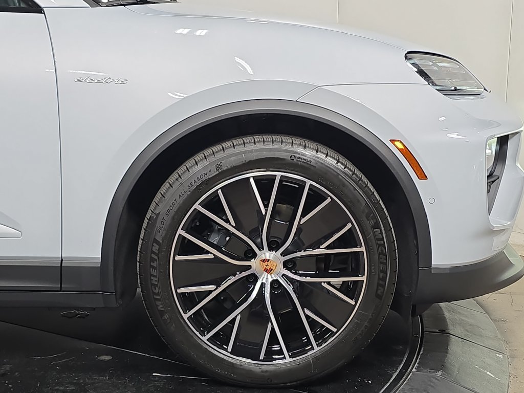 New 2026 Porsche Macan Electric RWD image 11