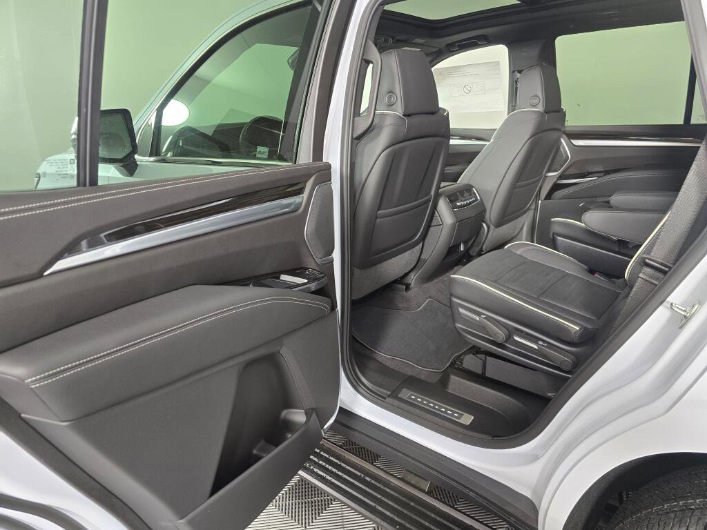 New 2026 Cadillac Escalade Luxury image 17