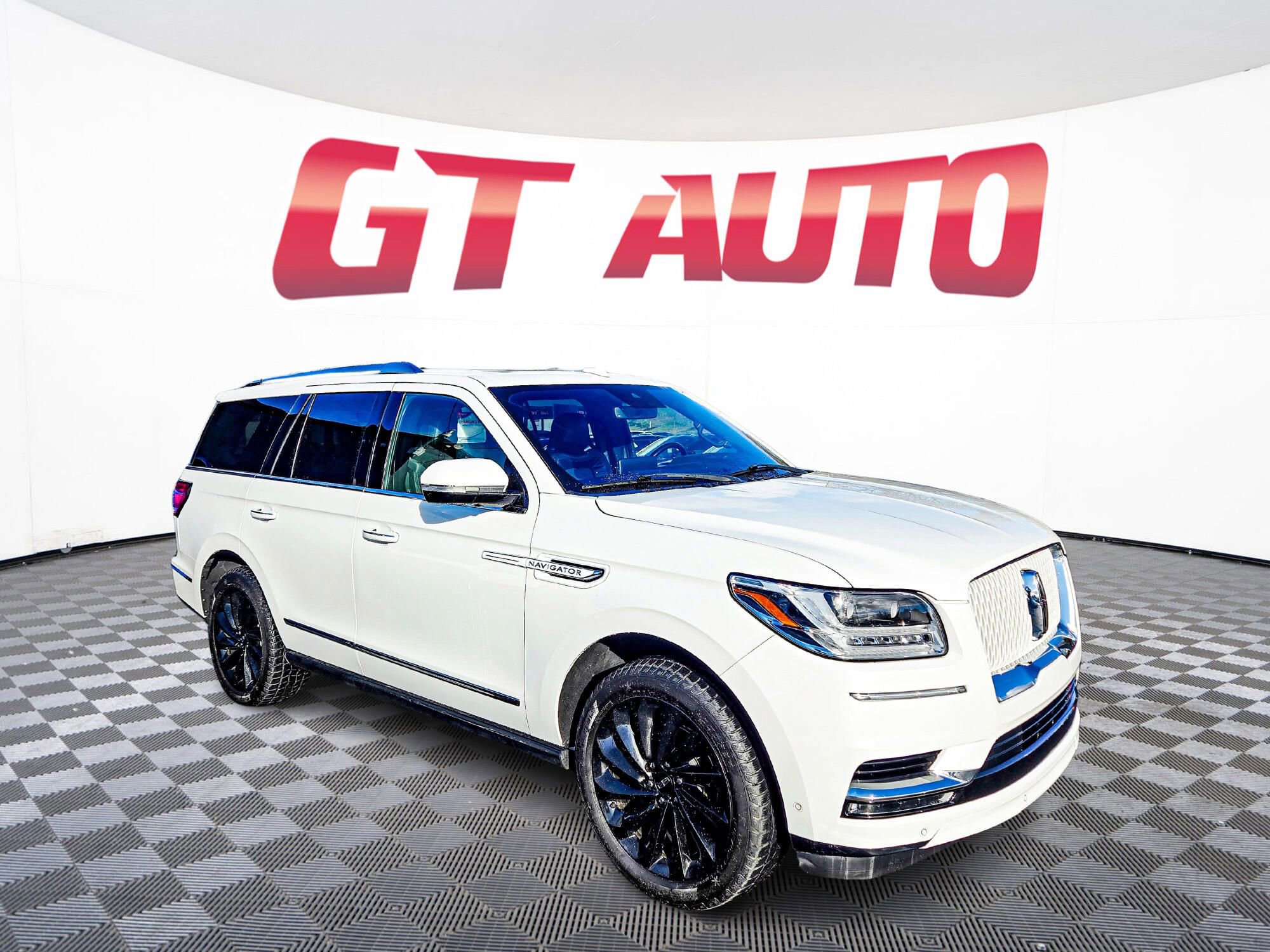 Used 2020 Lincoln Navigator Reserve image 1