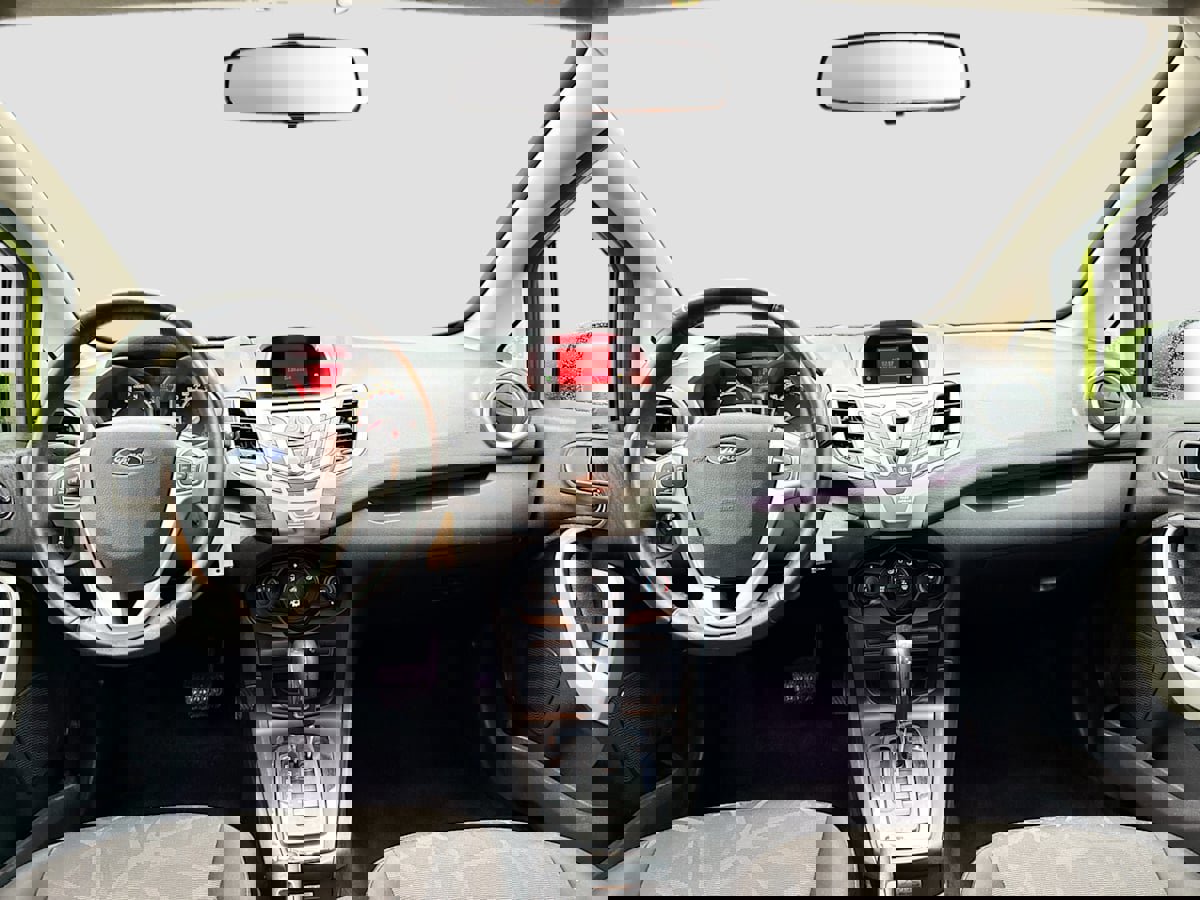 Used 2013 Ford Fiesta SE image 19