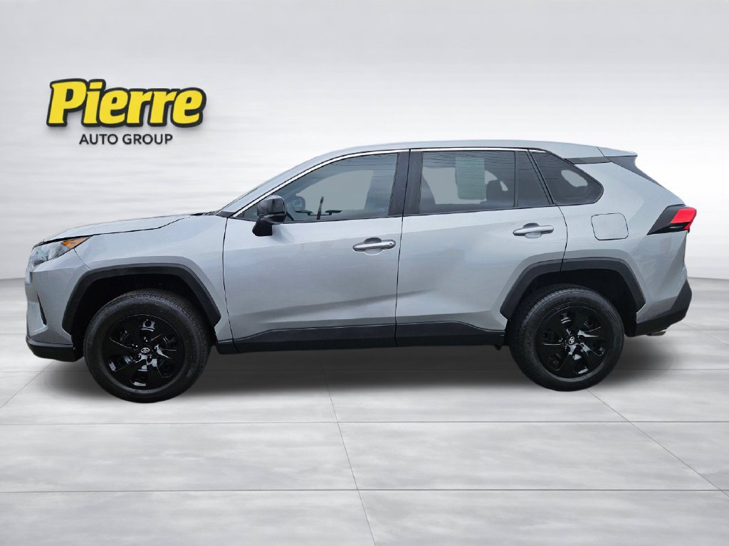 Used 2022 Toyota RAV4 LE AWD/4WD image 2