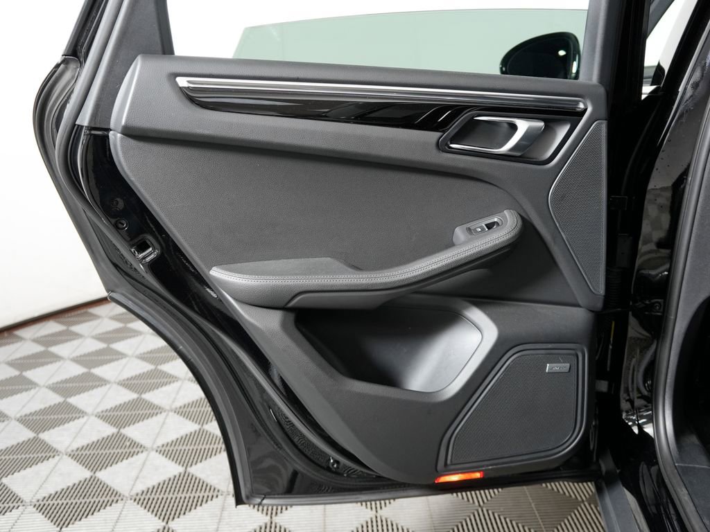 Certified 2021 Porsche Macan S AWD/4WD image 35