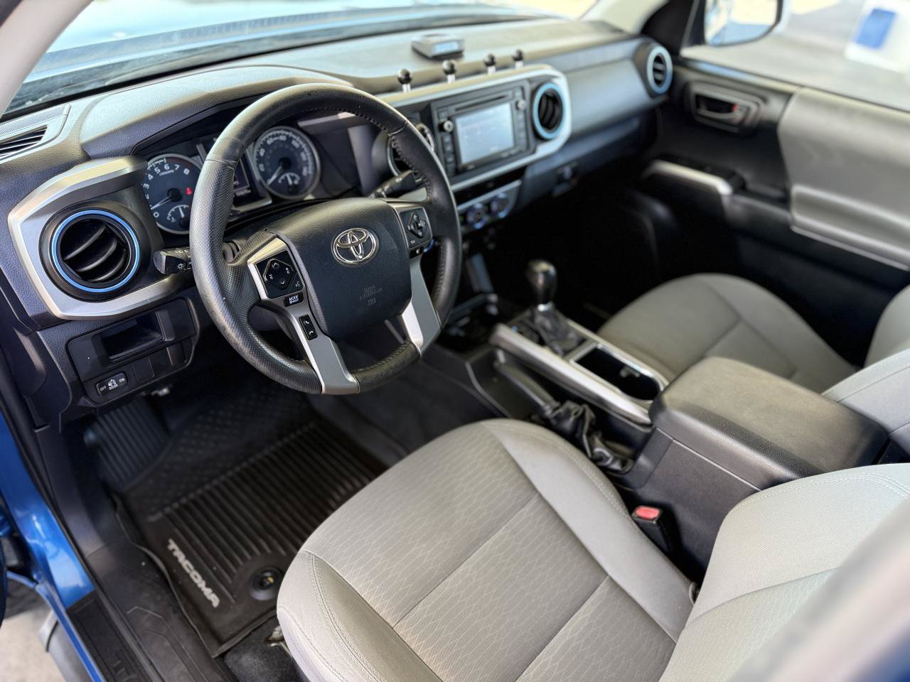Used 2017 Toyota Tacoma SR5 w/ Tow Package AWD/4WD image 15