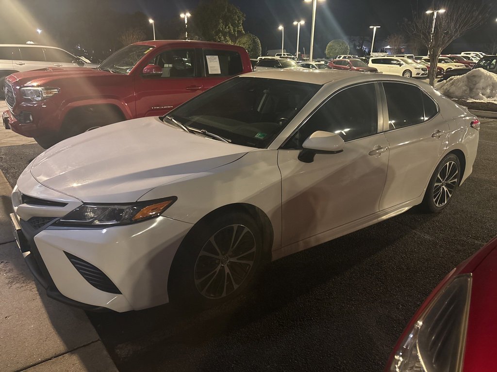 Used 2019 Toyota Camry L image 2